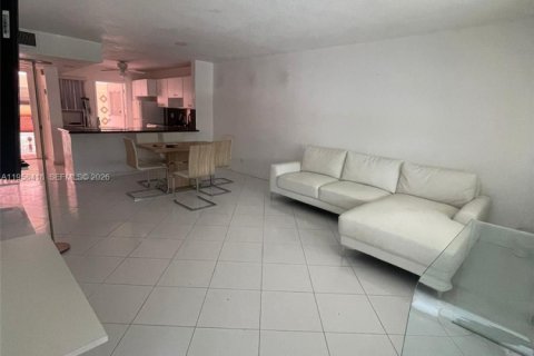 Copropriété à louer à Hallandale Beach, Floride: 1 chambre, 71.53 m2 № 2017613 - photo 9