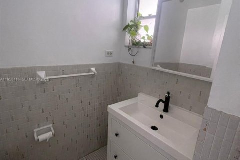 Copropriété à louer à Hallandale Beach, Floride: 1 chambre, 71.53 m2 № 2017613 - photo 13