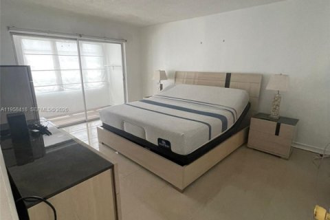Copropriété à louer à Hallandale Beach, Floride: 1 chambre, 71.53 m2 № 2017613 - photo 18