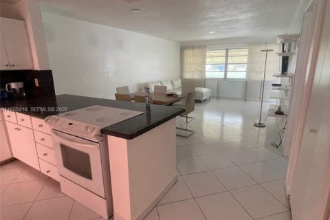 Copropriété à louer à Hallandale Beach, Floride: 1 chambre, 71.53 m2 № 2017613 - photo 10