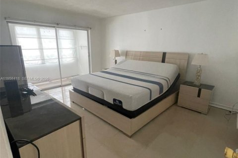 Copropriété à louer à Hallandale Beach, Floride: 1 chambre, 71.53 m2 № 2017613 - photo 17