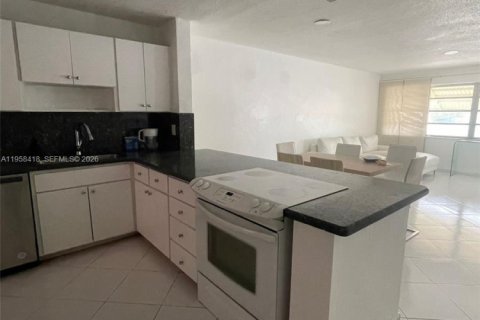 Copropriété à louer à Hallandale Beach, Floride: 1 chambre, 71.53 m2 № 2017613 - photo 6