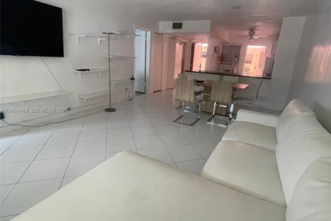 Copropriété à louer à Hallandale Beach, Floride: 1 chambre, 71.53 m2 № 2017613 - photo 8