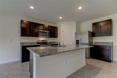 House in Wesley Chapel, Florida 5 bedrooms, 242.01 sq.m. № 1822435 - photo 9