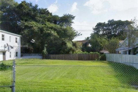 Terreno en Miami, Florida № 2029276