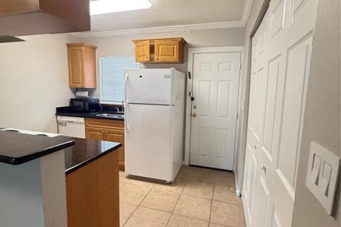 Copropriété à louer à Gainesville, Floride: 2 chambres, 368.64 m2 № 2213425 - photo 2