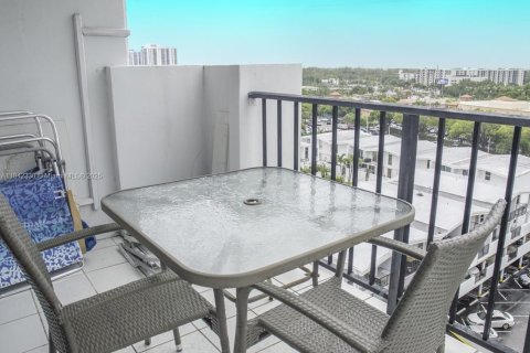 Condo in Aventura, Florida, 2 bedrooms  № 2021665 - photo 13