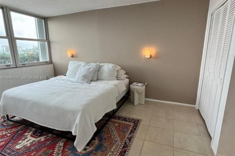 Купить кондоминиум в Норт-Майами, Флорида 1 спальня, 77.2м2, № 2004542 - фото 8