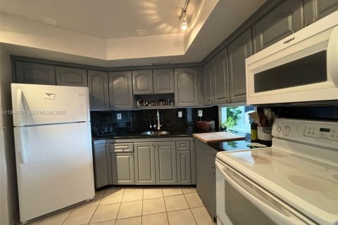 Купить кондоминиум в Норт-Майами, Флорида 1 спальня, 77.2м2, № 2004542 - фото 6