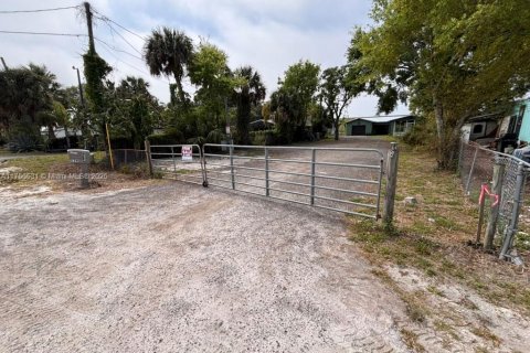 Casa en venta en Okeechobee, Florida, 4 dormitorios № 1730619 - foto 8