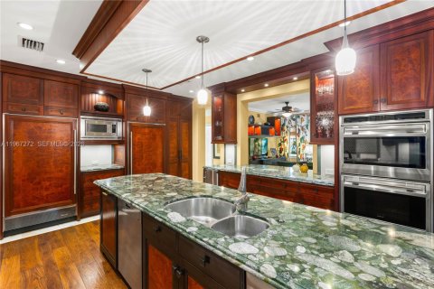 Купить виллу или дом в Майами, Флорида 6 спален, 490.52м2, № 2028575 - фото 30