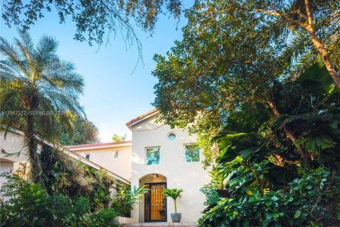Купить виллу или дом в Майами, Флорида 6 спален, 490.52м2, № 2028575 - фото 12