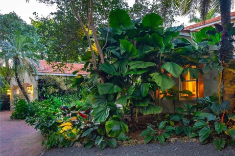 Купить виллу или дом в Майами, Флорида 6 спален, 490.52м2, № 2028575 - фото 24