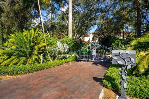 Купить виллу или дом в Майами, Флорида 6 спален, 490.52м2, № 2028575 - фото 25