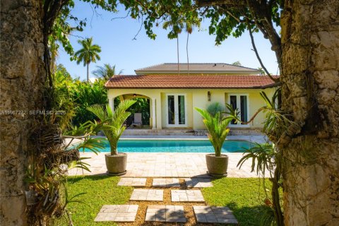 Купить виллу или дом в Майами, Флорида 6 спален, 490.52м2, № 2028575 - фото 9