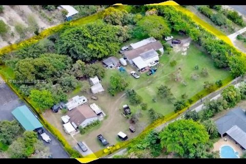 Villa ou maison à vendre à Homestead, Floride: 6 chambres, 270.25 m2 № 1930005 - photo 2