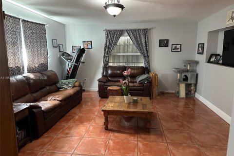 Villa ou maison à vendre à Homestead, Floride: 6 chambres, 270.25 m2 № 1930005 - photo 12