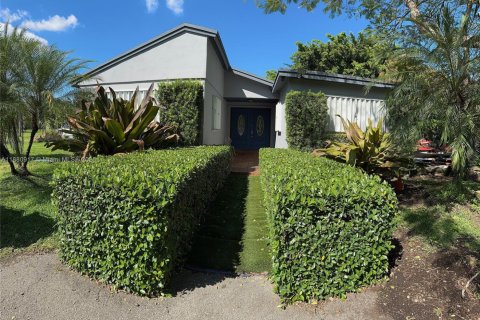Villa ou maison à vendre à Homestead, Floride: 6 chambres, 270.25 m2 № 1930005 - photo 1