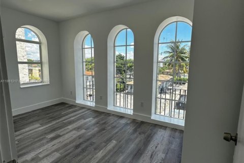 Appartement à louer à Miami, Floride: 2 chambres, 3347.83 m2 № 1891895 - photo 1