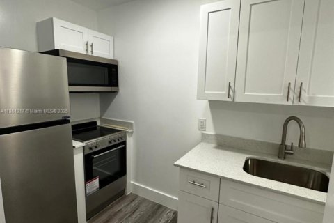 Apartment in Miami, Florida 2 bedrooms, 3347.83 sq.m. № 1891895 - photo 5