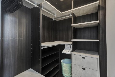 Copropriété à louer à Miami, Floride: 1 chambre, 68.47 m2 № 1935979 - photo 29