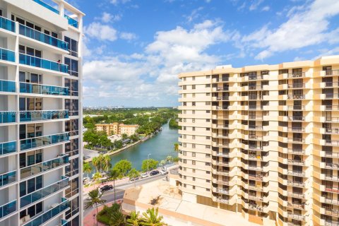 Copropriété à louer à Miami Beach, Floride: 3 chambres, 170.38 m2 № 1995376 - photo 18