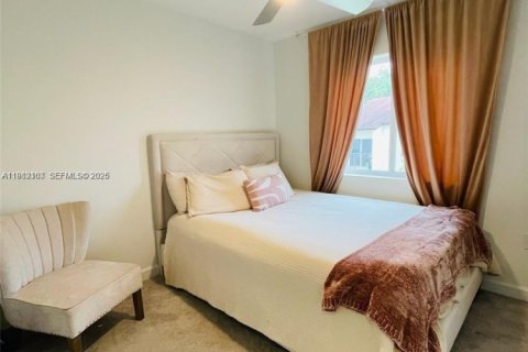 Townhouse in Pembroke Park, Florida 3 bedrooms, 118.54 sq.m. № 2043274 - photo 13