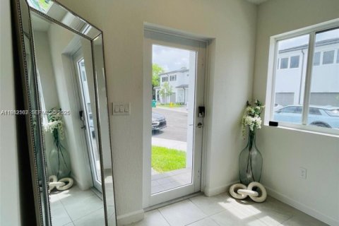 Townhouse in Pembroke Park, Florida 3 bedrooms, 118.54 sq.m. № 2043274 - photo 4