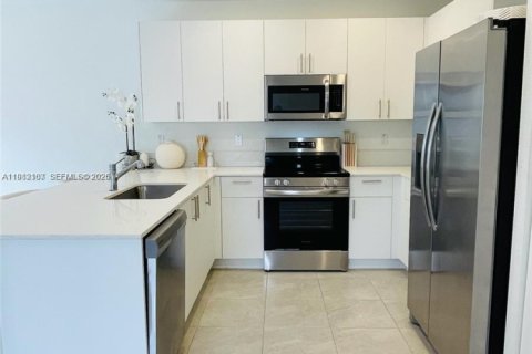 Townhouse in Pembroke Park, Florida 3 bedrooms, 118.54 sq.m. № 2043274 - photo 7