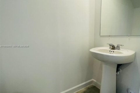 Townhouse in Pembroke Park, Florida 3 bedrooms, 118.54 sq.m. № 2043274 - photo 12