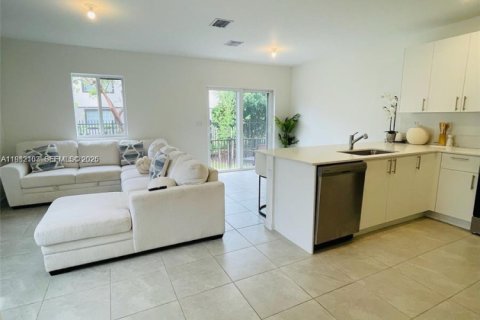 Townhouse in Pembroke Park, Florida 3 bedrooms, 118.54 sq.m. № 2043274 - photo 10