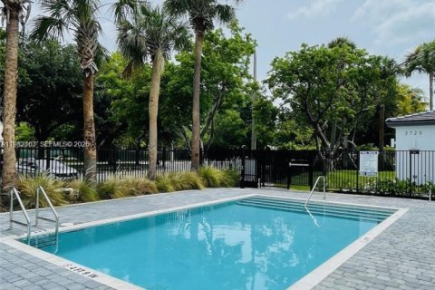 Townhouse in Pembroke Park, Florida 3 bedrooms, 118.54 sq.m. № 2043274 - photo 20