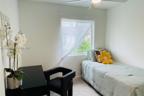 Townhouse in Pembroke Park, Florida 3 bedrooms, 118.54 sq.m. № 2043274 - photo 15