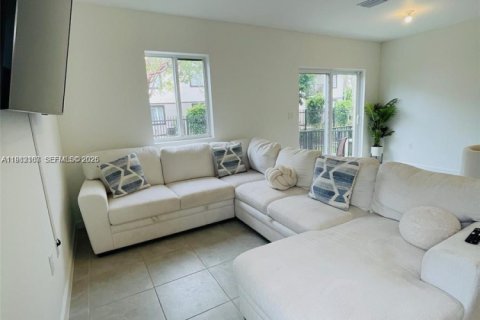 Townhouse in Pembroke Park, Florida 3 bedrooms, 118.54 sq.m. № 2043274 - photo 9