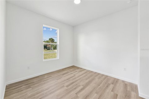 House in Dunnellon, Florida 3 bedrooms, 161.84 sq.m. № 2227710 - photo 9