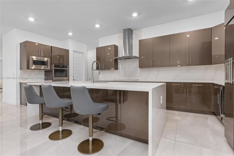 House in Davie, Florida 5 bedrooms, 378.48 sq.m. № 1890125 - photo 9