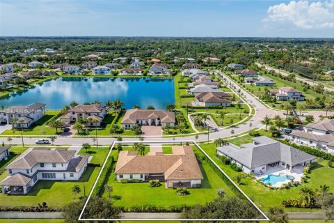 House in Davie, Florida 5 bedrooms, 378.48 sq.m. № 1890125 - photo 1