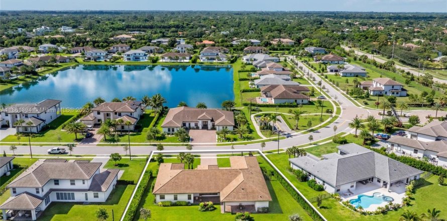 House in Davie, Florida 5 bedrooms, 378.48 sq.m. № 1890125