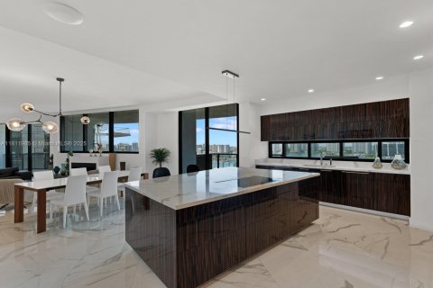 Condo in Sunny Isles Beach, Florida, 4 bedrooms  № 1762439 - photo 11