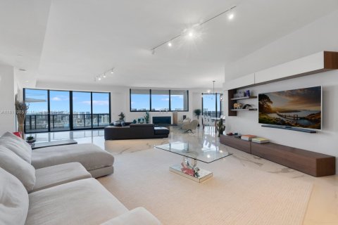 Condo in Sunny Isles Beach, Florida, 4 bedrooms  № 1762439 - photo 1