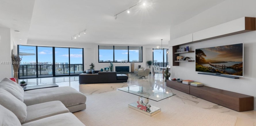 Condo in Sunny Isles Beach, Florida, 4 bedrooms № 1762439