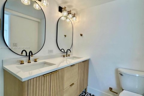 House in Hallandale Beach, Florida 3 bedrooms, 102.19 sq.m. № 1988627 - photo 20