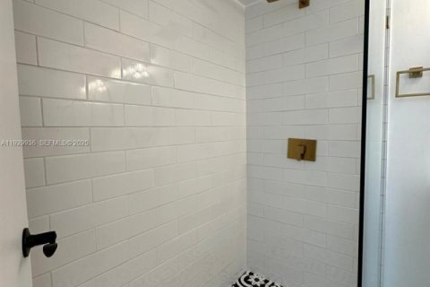 House in Hallandale Beach, Florida 3 bedrooms, 102.19 sq.m. № 1988627 - photo 21