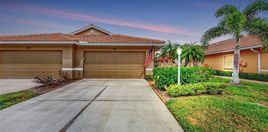 House in Venice, Florida 2 bedrooms, 140.1 sq.m. № 1052151