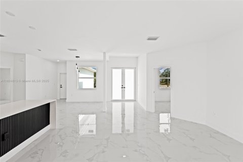 Купить виллу или дом в Лихай-Эйкерс, Флорида 3 спальни, 132.39м2, № 1936790 - фото 2