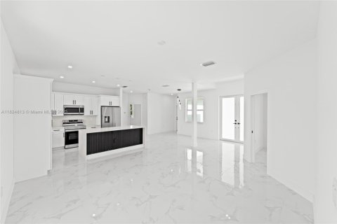 Купить виллу или дом в Лихай-Эйкерс, Флорида 3 спальни, 132.39м2, № 1936790 - фото 5