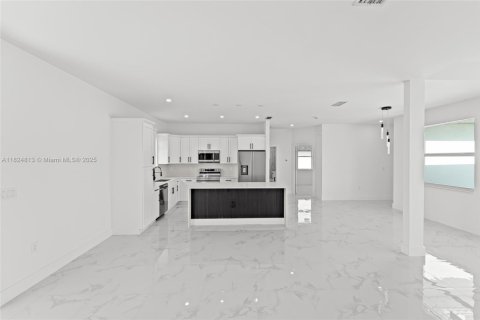 Купить виллу или дом в Лихай-Эйкерс, Флорида 3 спальни, 132.39м2, № 1936790 - фото 9