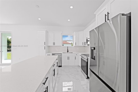 Купить виллу или дом в Лихай-Эйкерс, Флорида 3 спальни, 132.39м2, № 1936790 - фото 11