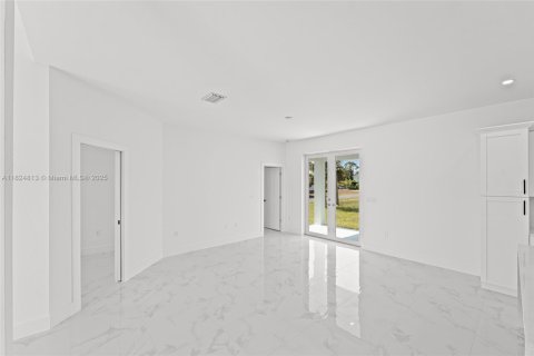 Купить виллу или дом в Лихай-Эйкерс, Флорида 3 спальни, 132.39м2, № 1936790 - фото 7