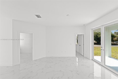 Купить виллу или дом в Лихай-Эйкерс, Флорида 3 спальни, 132.39м2, № 1936790 - фото 8